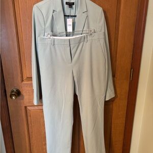 Women’s Ann Taylor Original Coordinating Soft Green Pantsuit